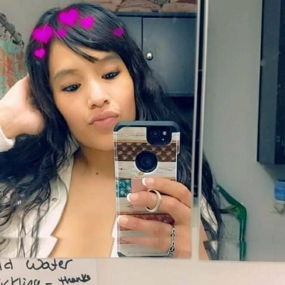 Meet your Posher, Karina - Picture 2 of 4